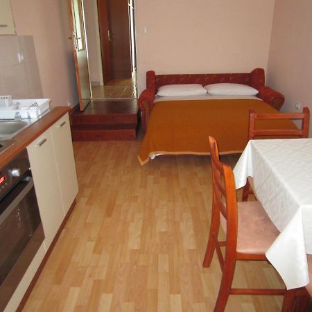 Ivic Apartments Vodice Croatia エクステリア 写真
