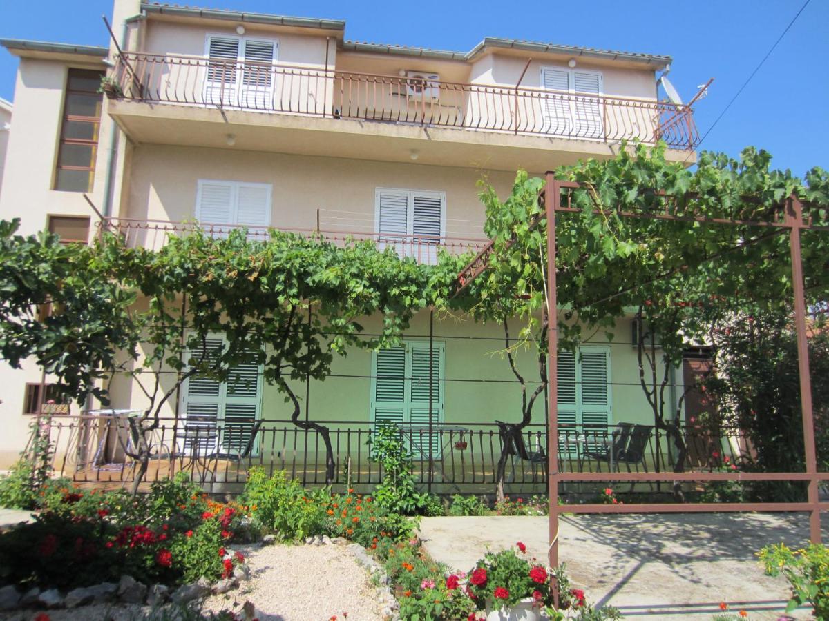 Ivic Apartments Vodice Croatia エクステリア 写真