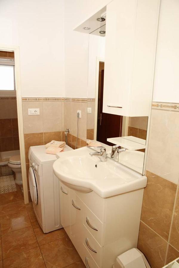 Ivic Apartments Vodice Croatia エクステリア 写真