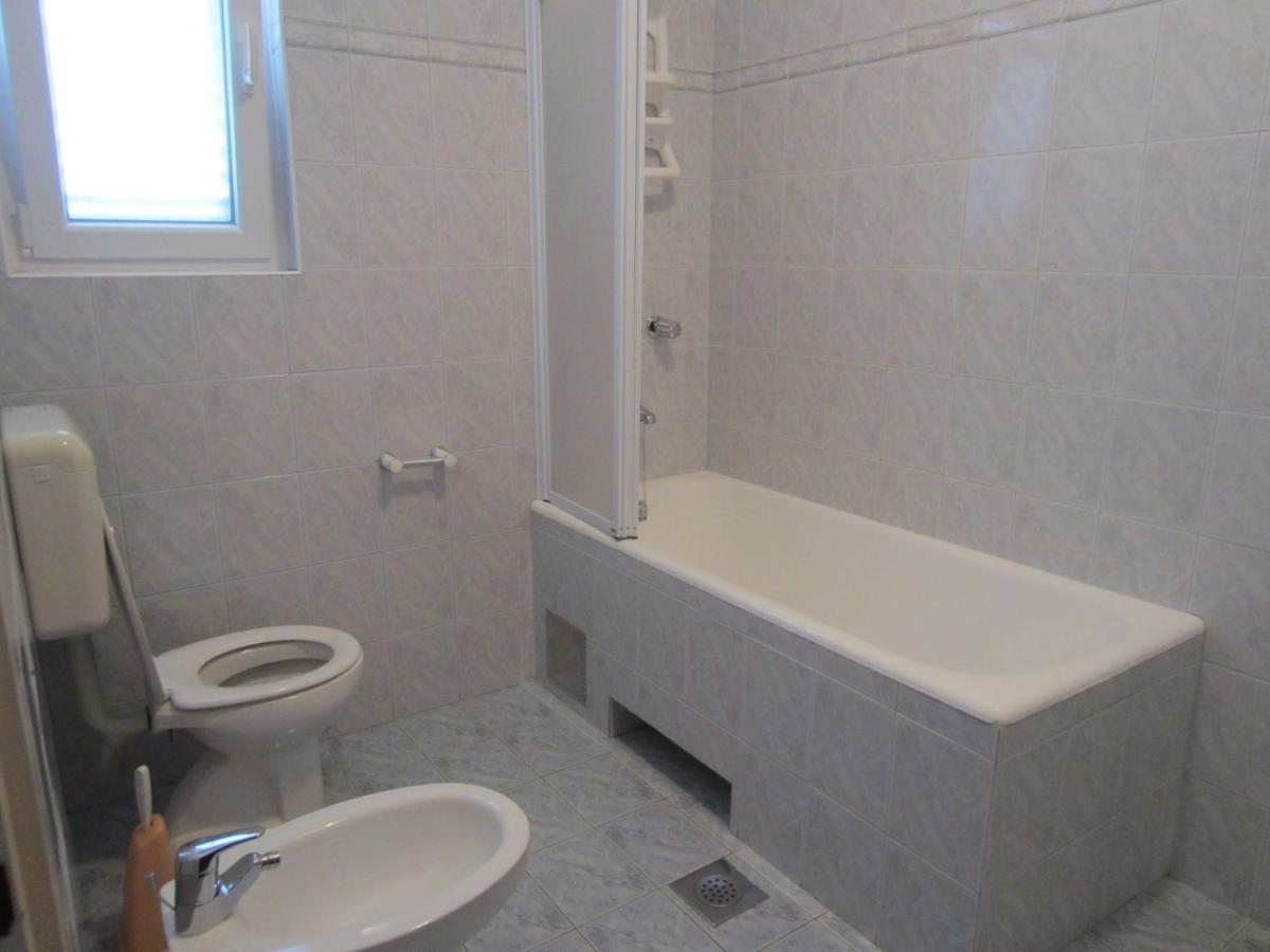 Ivic Apartments Vodice Croatia エクステリア 写真