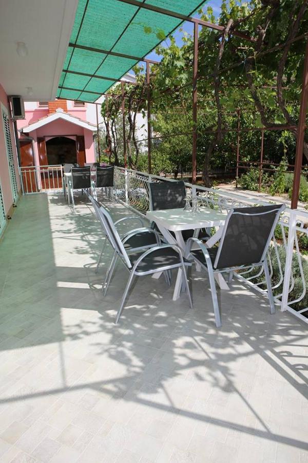 Ivic Apartments Vodice Croatia エクステリア 写真