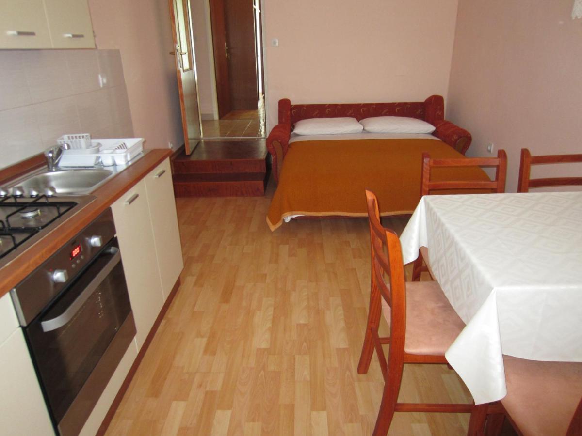 Ivic Apartments Vodice Croatia エクステリア 写真