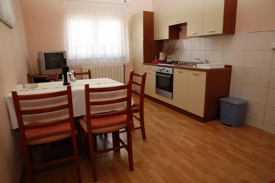 Ivic Apartments Vodice Croatia エクステリア 写真