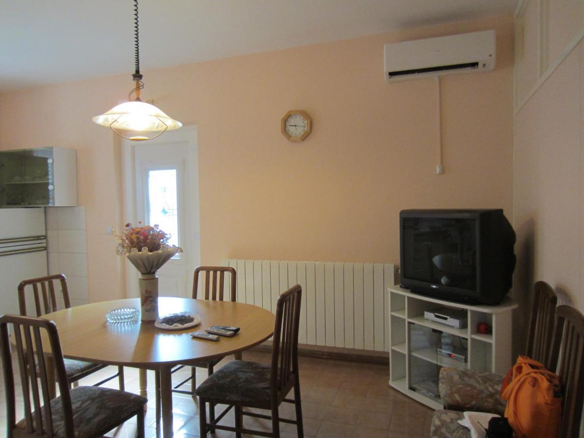 Ivic Apartments Vodice Croatia エクステリア 写真